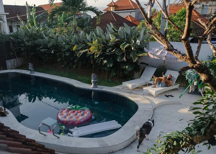 Goestlie Berawa Guest house Canggu (Bali)